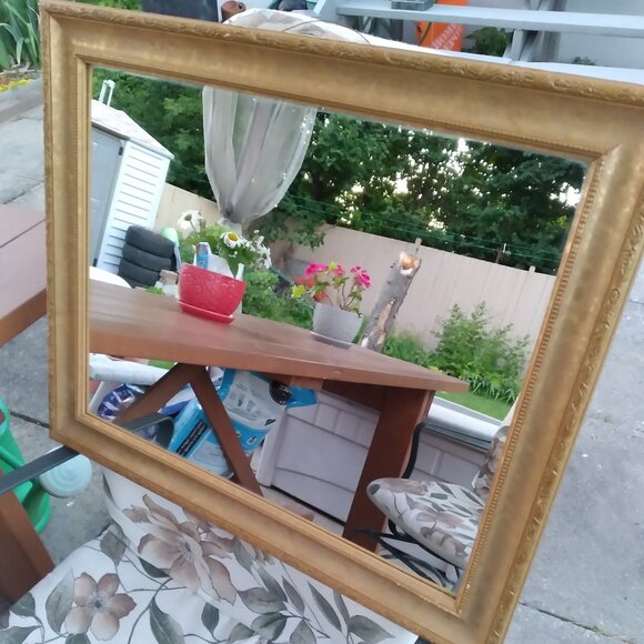Elegant Vintage Gold Framed Mirror - Picture 1 of 2